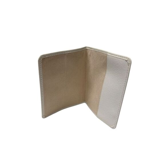 Stoney Clover Lane Textured Passport Case in Blanc New with Defect - Picture 4 of 4